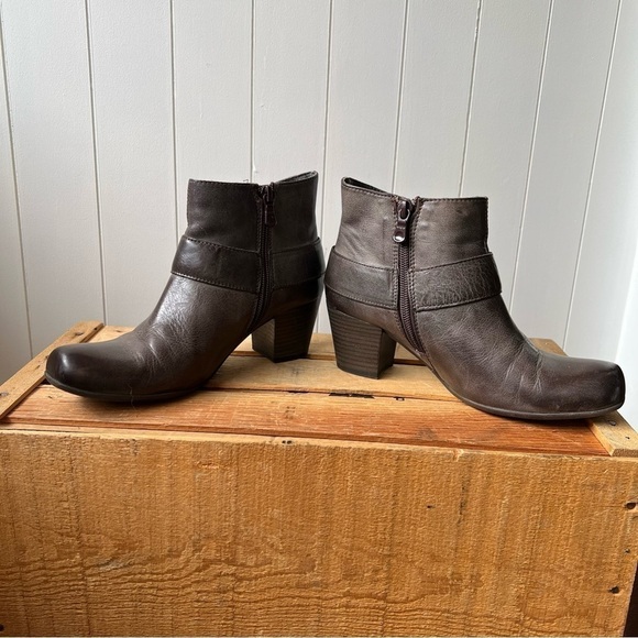 Arnold Churgin Distressed Brown Leather Boots, Size 36 - Picture 6 of 9